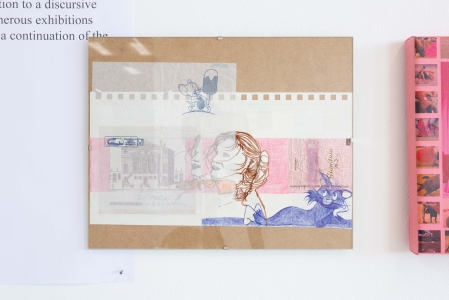 The Kristian Vistrup Madsen Show, Ausstellungsansicht, Abteilung Malerei, Wien, 2024 / Detail: Lucia Schwemer, Above
                                          the Law, 2024; Foto: Adrian Hazi