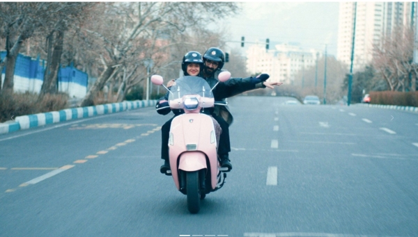 Film Still auf Ali Asgaris Divine Comedy