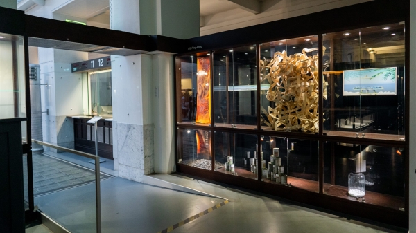 Exhibition view, display
                                          cabinet at the Otto Wagner Postsparkasse