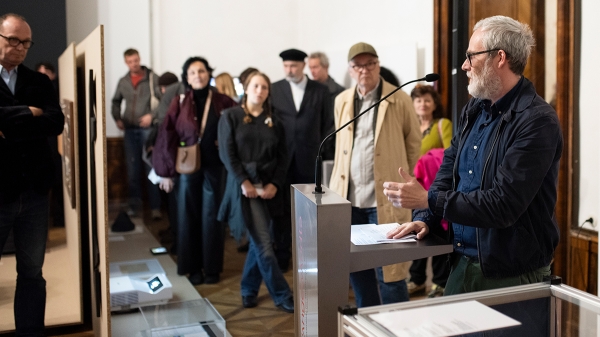 Curator Robert Müller welcomes the audience to the exhibtion