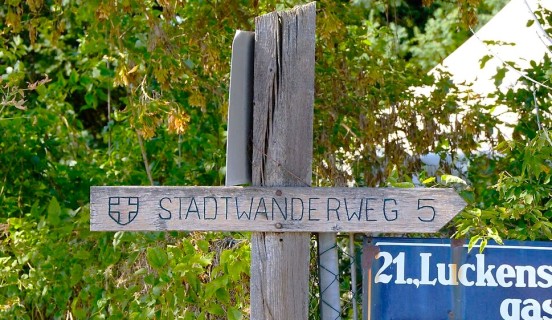 Signpost for the city hiking trail 5